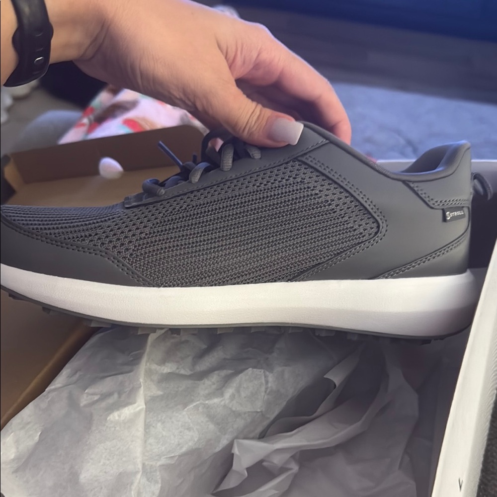 Gray Athletic Shoes with Breathable Mesh and Rubber Outsoles